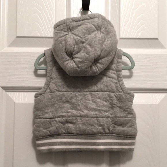BabyGAP hooded Puffer Vest - Picture 2 of 4